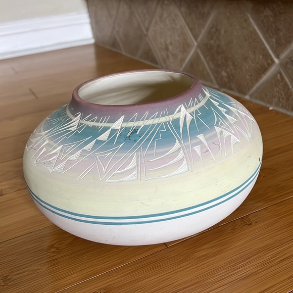 Donate 2024. Mesa Verde Pottery Piece 6 in tall 10 in diameter - Picture 4 of 7